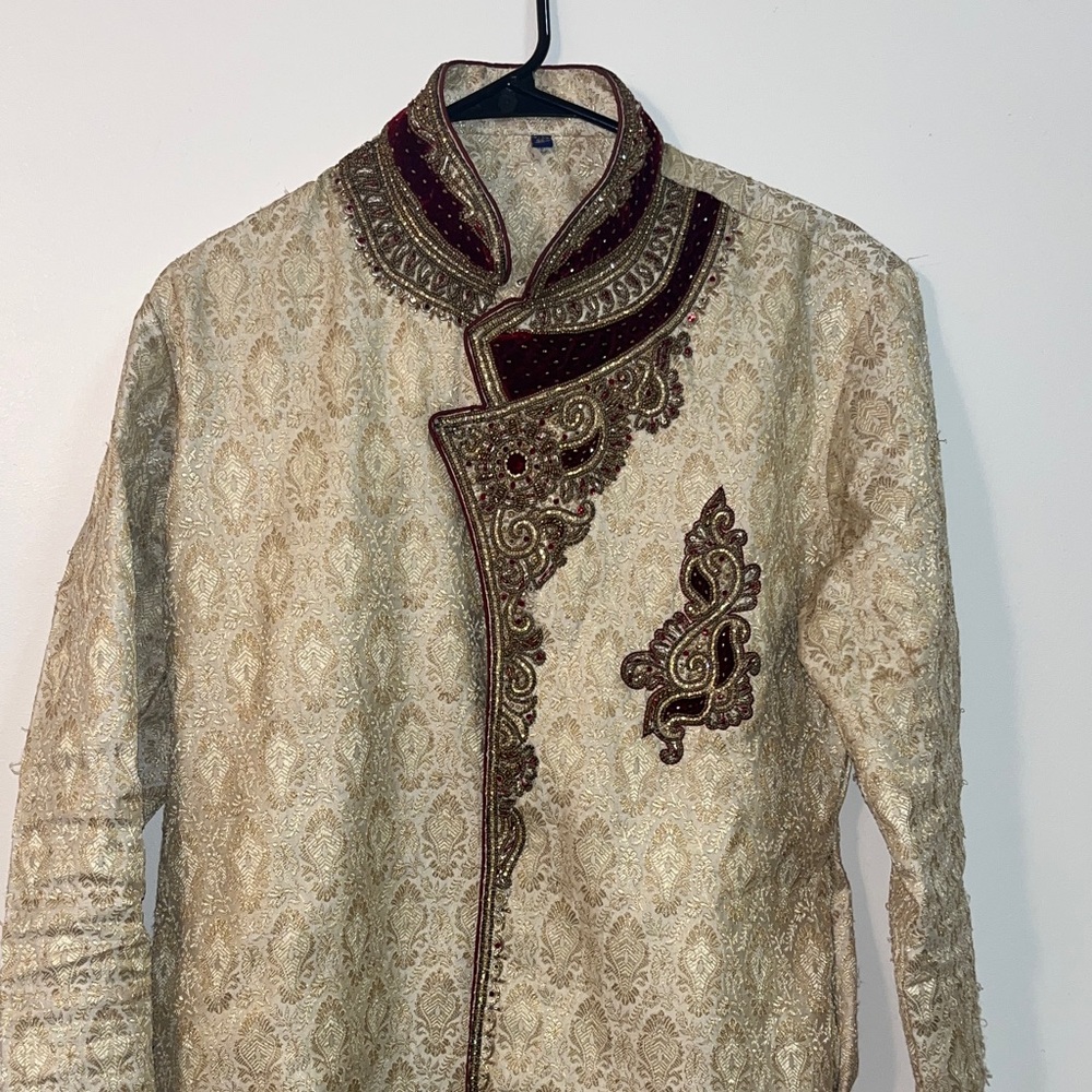 Elegant Embroidered Men's Sherwani